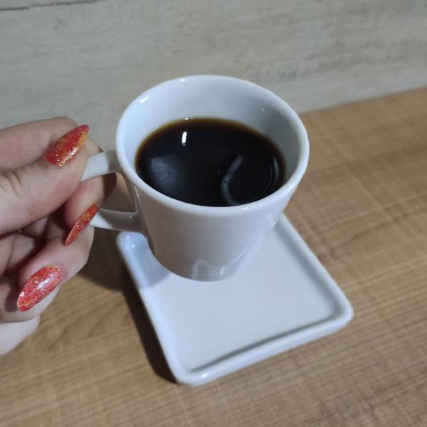 Imagem de Xícara de Café 90ml em Porcelana com Píres Quadrado Branca Germer