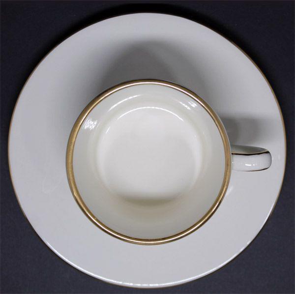 Imagem de Xícara de Café de Cerâmica com Pires Off White Borda Ouro - Unid.