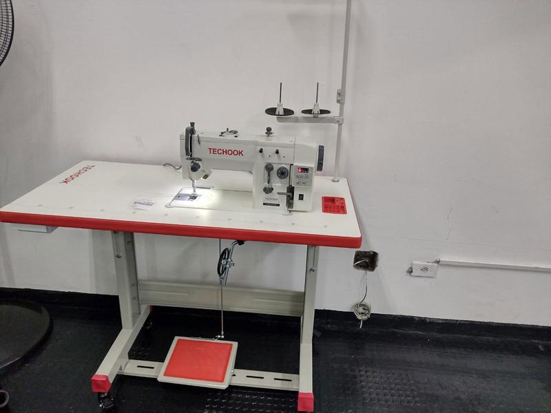 Zig Zag/reta- 2 Pontos -220v-COMPLETA TOP - Máquina de Costura