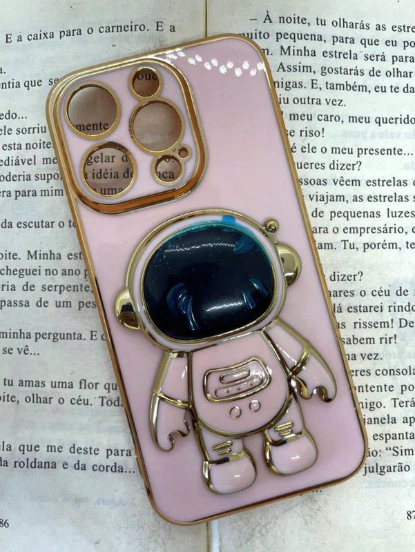 Capa de celular compatível com iPhone 15 Pro Max Astronauta Cor:Rosa Bebê
