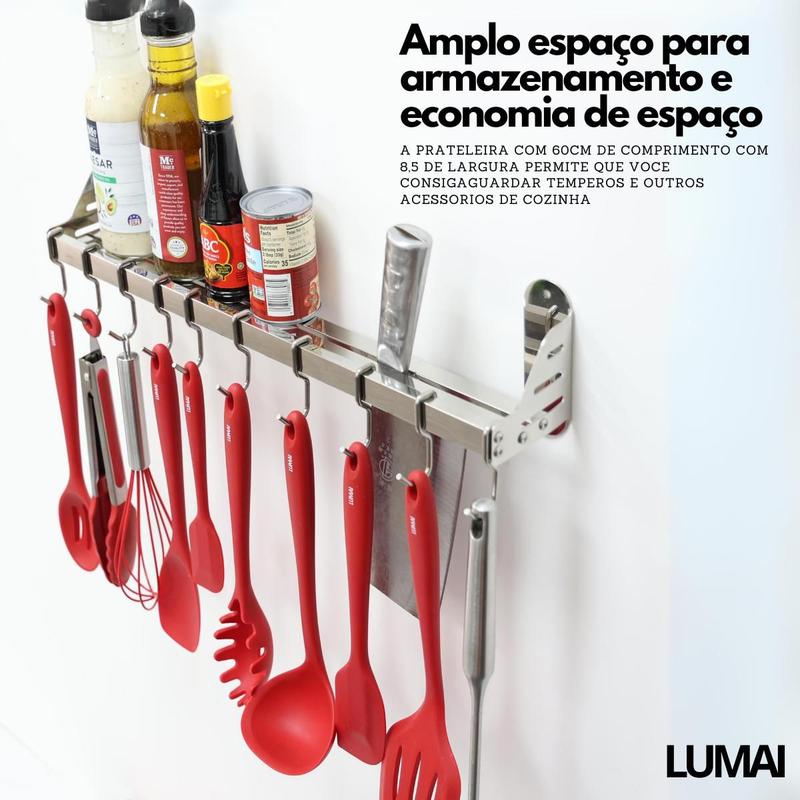 Suporte LUMAI de parede com prateleira superior e dez utensílios pendurados em ganchos