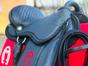 Sela Australiana Gel Preta para Cavalgada com bordado Mangalarga Marchador - Selaria Marçal