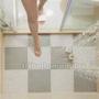 Imagem de 16 Tapetes Antiderrapante Banheiro Box Vestiário Sauna-CINZA com Branco