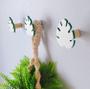 2 Ganchos Parede Costela de Adão borda verde Folha MDF 6mm - Souvenir Decor Imagem de 2 Ganchos Parede Costela de Adão borda verde Folha MDF 6mm