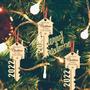 Imagem de 2022 Nosso Primeiro Natal em Nossa Nova Casa Wood Key Enfeite de Natal para Housewarming Gift Christmas Tree Holiday Decoration Pack de 2