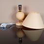 Imagem de Abajur Bege e Dourado Bivolt: Decoração Sofisticada para Quarto, Sala e Mesa de Cabeceira