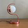 Imagem de Abajur luminaria De Mesa Curvado Com Interruptor Base + Globo Fosco Bivolt