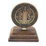 Imagem de Adorno de mesa medalha de são bento no pedestal