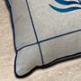 Almofada De Linho Folhagem Limão Flor Azul C/ Drapeado 45x45 - M3 Decoração Imagem de Almofada De Linho Folhagem Limão Flor Azul C/ Drapeado 45x45