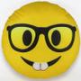 Imagem de Almofada emoji estampado 34x34 cm com zíper nerd