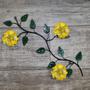 Imagem de Arranjo De Parede Com Folhas Flores Em Ferro 3 Rosas Amarelo