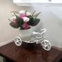 Imagem de Arranjo Flores Artificiais Mini rosas flor decoração folhagem Vaso Bicicleta