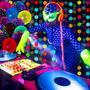 Imagem de Artigos de festa Skylety Glow in the Dark Neon com balões