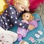Imagem de Baby Alive Bunny Sleepover Baby Doll, Bonecas temáticas de 12 polegadas, Saco de Dormir & Acessórios de Boneca Com Tema de Coelho, Brinquedos para Meninas e Meninos de 3 Anos de Idade e Up, Cabelo Loiro (Exclusivo da Amazon)
