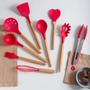 Imagem de Batedor de Silicone para Ovos com Cabo em Bambu Charmy Vermelho 24,5cm - Lyor
