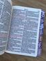 Imagem de Bíblia letra jumbo lilás com Abas adesivas coladas ARC
