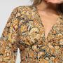Imagem de Blusa All Is Love Paisley Cropped Decote V Feminina