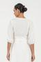 Imagem de Blusa Em Plano Off White Transpassada Com Amarração Via Tolentino