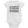 Imagem de Body Bebê Às vezes eu tô com fome, nas outras eu tô dormindo - Foca na Moda