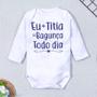 Imagem de Body longo bebê frase eu+titia=bagunça todo dia branco