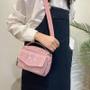 Imagem de Bolsa Crossbody Feminina de Veludo Bordado com Ursinho - Personalizada