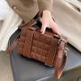 Imagem de Bolsa de Caixa Pequena Quadriculada - Modelo High-End e Versátil