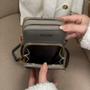 Imagem de Bolsa de Mão Clutch Blogueira Celular Baguete Moda Carteira Tendencia Festa Elegante Estilosa Oferta Linda
