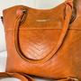 Imagem de Bolsa de mão e ombro transversal feminina detalhes relevo escama de peixe