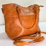 Imagem de Bolsa de mão e ombro transversal feminina detalhes relevo escama de peixe