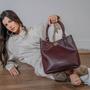 Imagem de Bolsa Feminina De Mão Média Com Repartições E Bolsos Internos - Caramelo