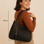 Imagem de Bolsa Feminina Grande Preta Alça Longa Ombro e Mão Textura Chique Luxo Elegante Fashion Resistente Dia a Dia Casual Trabalho Moderna