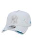 Imagem de BONE 9FORTY A-FRAME DESTROYED MLB NEW YORK YANKEES ABA CURVA STRAPBACK OFF WHITE New Era