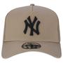 Imagem de Boné  New Era 9FORTY A-Frame Trucker Snapback MLB New York Yankees Aba Curva Cáqui