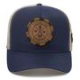Boné Simprão Trucker Style Aba Curva Com Ajuste Traseiro Strapback Imagem de Boné Simprão Trucker Style Aba Curva Com Ajuste Traseiro Strapback
