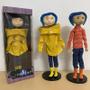 Imagem de Boneca Articulada Coraline Anime - Com Capa de Chuva, Camisola Listrada e Camisa