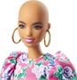 Imagem de Boneca Barbie Fashionistas 150 com look sem cabelo vestindo vestido floral rosa, botas brancas e brincos, brinquedo para crianças de 3 a 8 anos