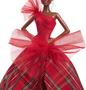 Imagem de Boneca moderna Barbie Signature 2024 Holiday com vestido xadrez