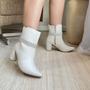 Imagem de Bota Feminina Branca Off White Tira Strass Cano Curto Bico Fino Salto Bloco Grosso