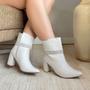 Imagem de Bota Feminina Branca Off White Tira Strass Cano Curto Bico Fino Salto Bloco Grosso
