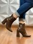 Imagem de Bota Feminina Western Croco Bico Fino Cano Curto Salto Bloco Geométrico Triangular