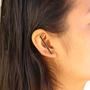 Imagem de Brinco Ear Pin SoftJoias Cristais Preto Folheado em Ouro 18K