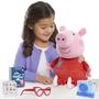 Imagem de Brinquedo de pelúcia Just Play Peppa Pig Tourist com câmera iluminada de 34 cm