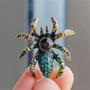 Imagem de Broche de Aranha Retrô com Pedra Olho de Gato - Multicolorido - Para Homens e Mulheres