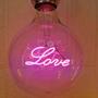 Imagem de Bulbo led filamento 3w   rosa  com escrita love”