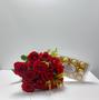Imagem de Buquê 12 Rosas Vermelhas e Bombons Ferrero Rocher