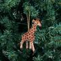 Imagem de C & F Home Giraffe Madeira Esculpida Safari Natal Natal Ornamento Creme