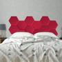 Imagem de Cabeceira Painel Modulado Colmeia Blogueirinha Estofada 160cm Queen Size Suede Vermelho - Ahazzo Móveis