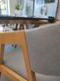 Imagem de Cadeira de Jantar Ponta de Mesa Minsk Estofada em Madeira Maciça de Eucalipto
