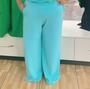 Imagem de Calça Pantalona Plus Size cor azul piscina.