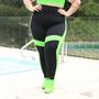 Imagem de Calça Plus Size Preta com Recortes Verde Neon 